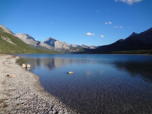 Spray Lake mit Mount Sparrowhawk im Hintergrund